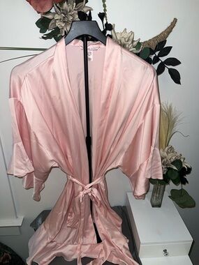 Victoria's Secret Pink Satin Short Kimono Robe